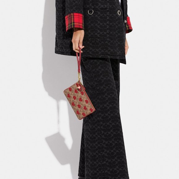 ❤️ Coach Small Wristlet In Signature Canvas With Heart Print - Picture 2 of 11